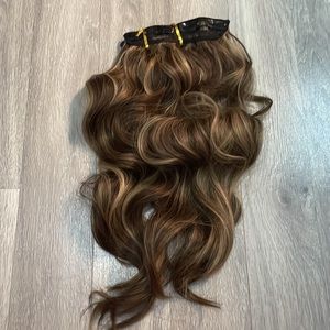 Light brown highlighted synthetic extension 20”